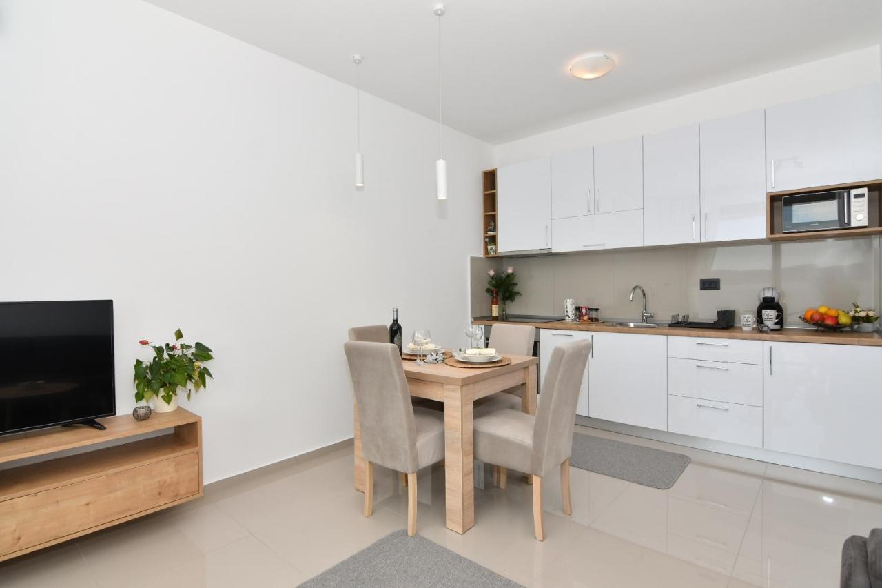 Apartmani Porat Игало Екстериор снимка